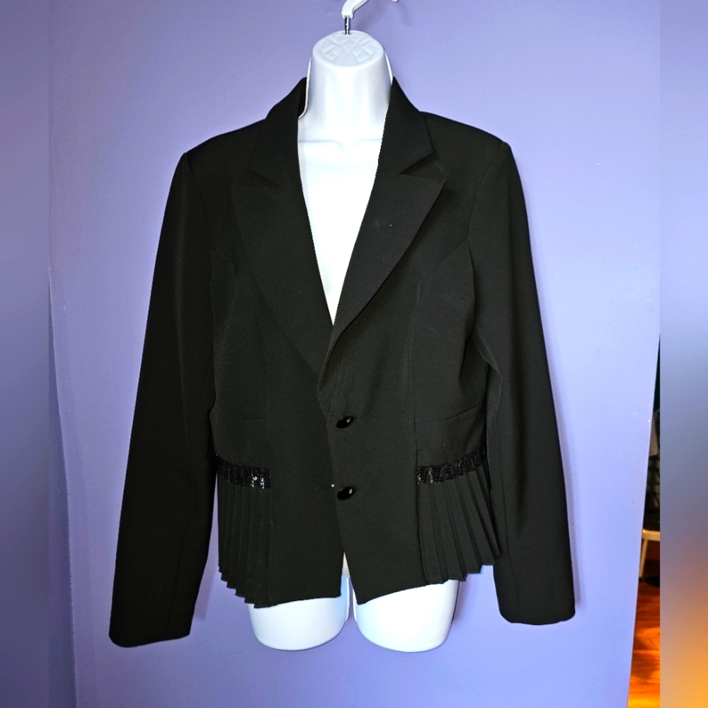 Black on black Venus blazer with pleated waist design - Picture 2 of 5